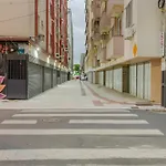 Apto Na Rua 1200, Calcadao 100M Da Praia P2189